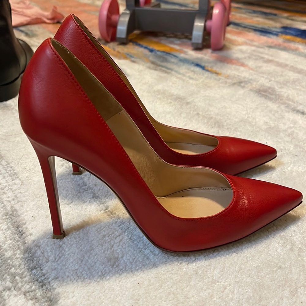 selling leather heels in red Gianvito Rossi, size 36 european size.